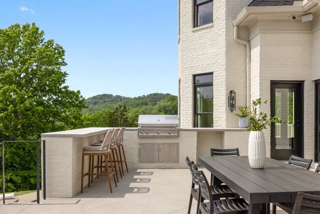 1219 Beech Hill Rd, Brentwood, TN 37027