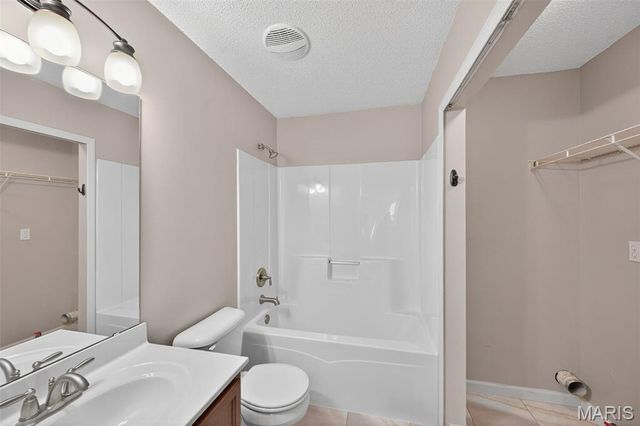 3424 Mackey Wherry Street, St Charles, MO 63301