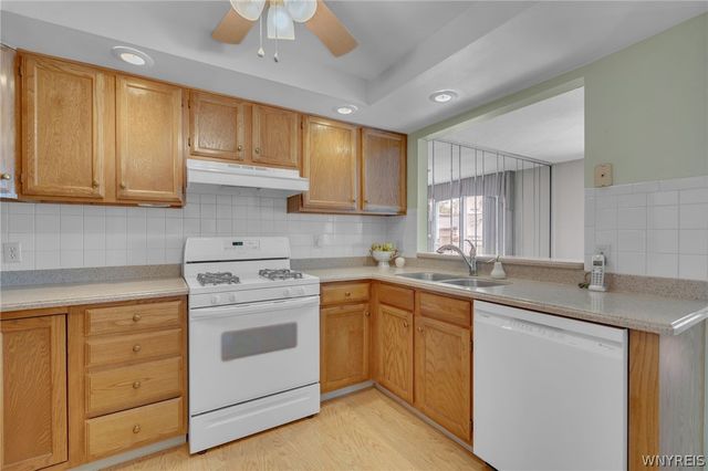 31 Hillcrest Heights, West Seneca, NY 14224