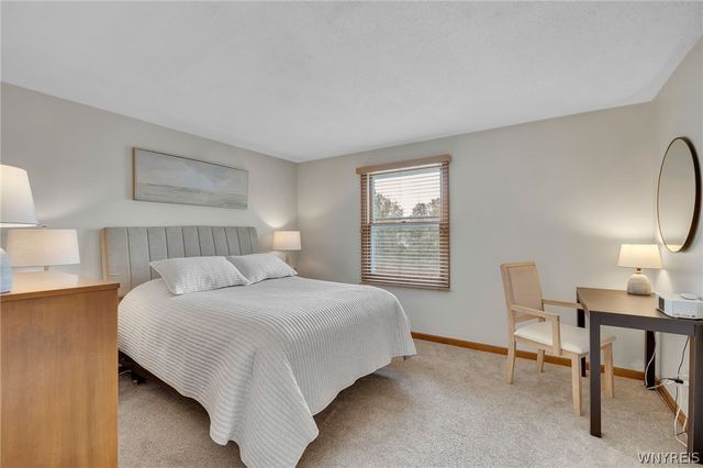 31 Hillcrest Heights, West Seneca, NY 14224