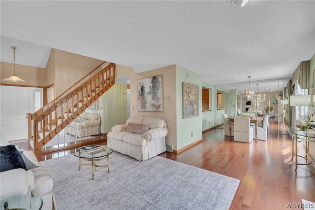 31 Hillcrest Heights, West Seneca, NY 14224