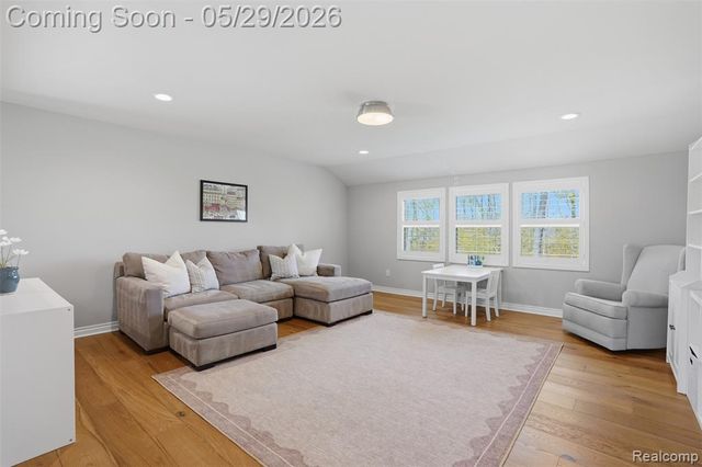 51572 Wales Court, South Lyon, MI 48178