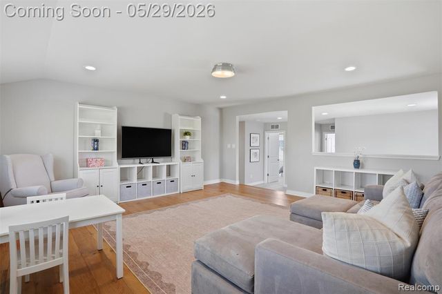 51572 Wales Court, South Lyon, MI 48178