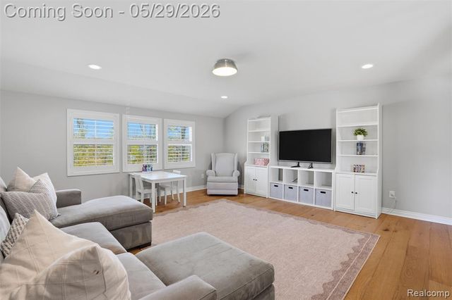 51572 Wales Court, South Lyon, MI 48178