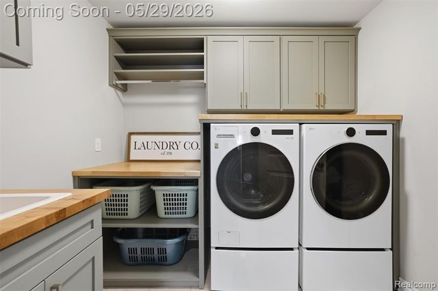 51572 Wales Court, South Lyon, MI 48178