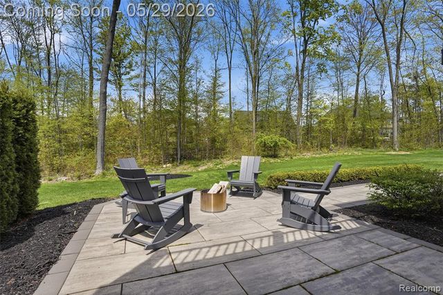 51572 Wales Court, South Lyon, MI 48178
