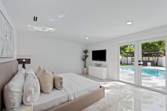 1218 Lincoln St, Hollywood, FL 33019