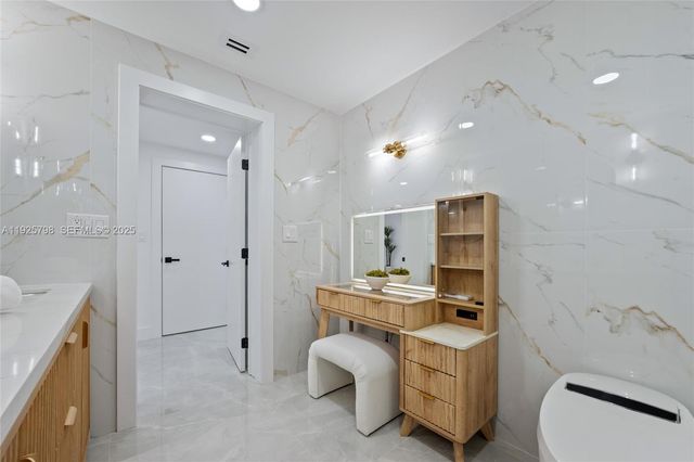 1218 Lincoln St, Hollywood, FL 33019