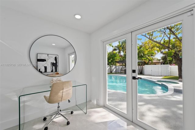 1218 Lincoln St, Hollywood, FL 33019