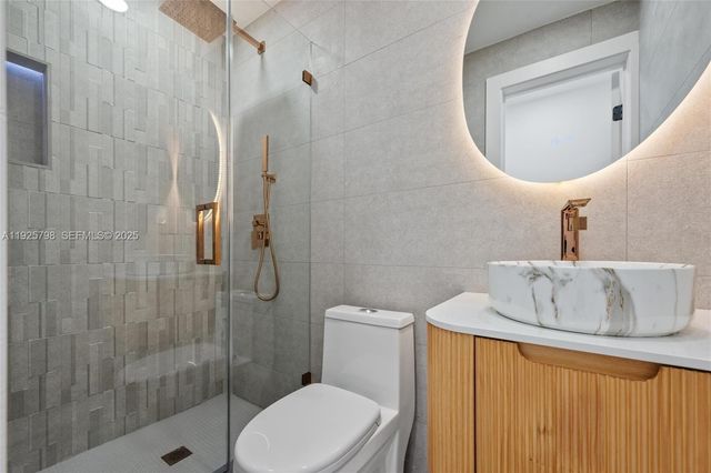 1218 Lincoln St, Hollywood, FL 33019