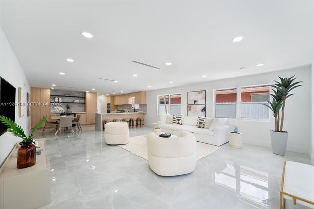 1218 Lincoln St, Hollywood, FL 33019