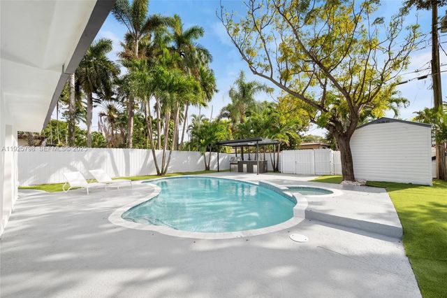 1218 Lincoln St, Hollywood, FL 33019