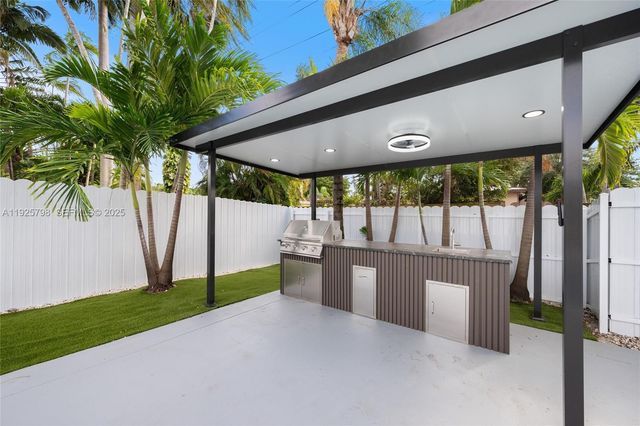 1218 Lincoln St, Hollywood, FL 33019