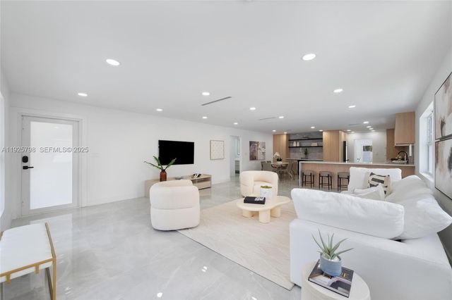 1218 Lincoln St, Hollywood, FL 33019