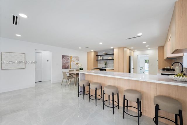 1218 Lincoln St, Hollywood, FL 33019