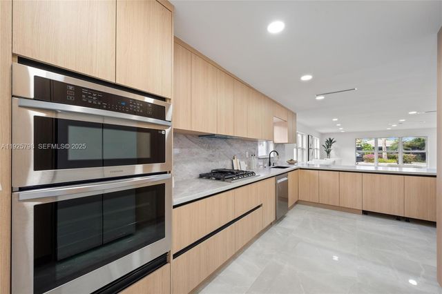 1218 Lincoln St, Hollywood, FL 33019