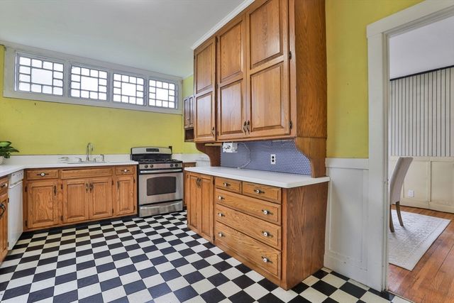 34 Abbott St, Beverly, MA 01915