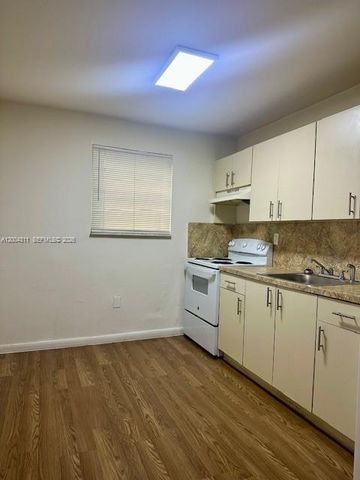 15 NW 70th St 17, Miami, FL 33150