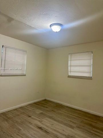 15 NW 70th St 17, Miami, FL 33150