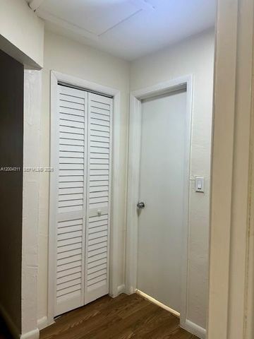 15 NW 70th St 17, Miami, FL 33150