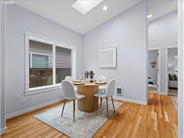 8830 Sw MAPLE Ct, Portland, OR 97223