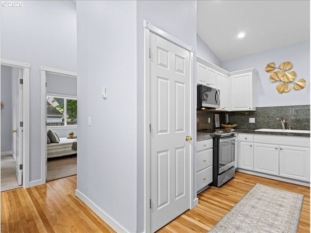 8830 Sw MAPLE Ct, Portland, OR 97223