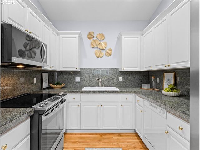 8830 Sw MAPLE Ct, Portland, OR 97223