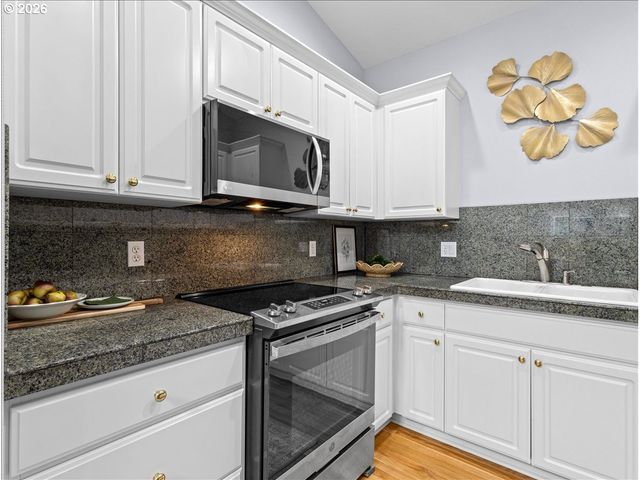 8830 Sw MAPLE Ct, Portland, OR 97223