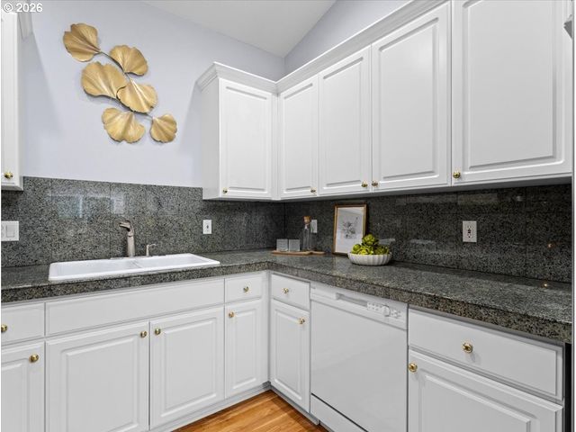 8830 Sw MAPLE Ct, Portland, OR 97223