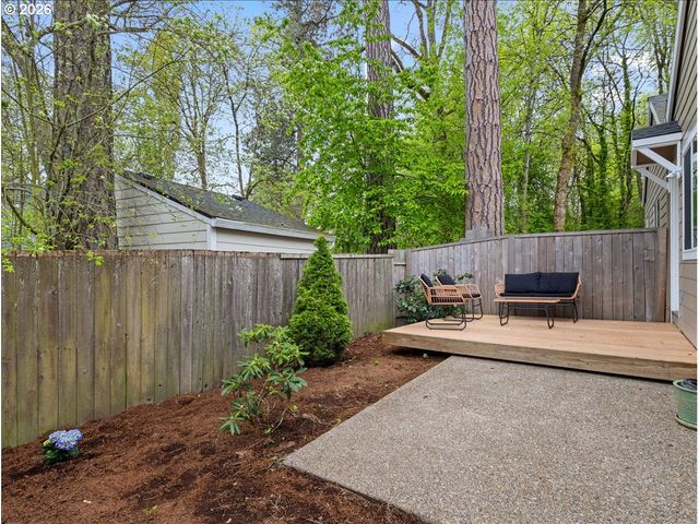 8830 Sw MAPLE Ct, Portland, OR 97223