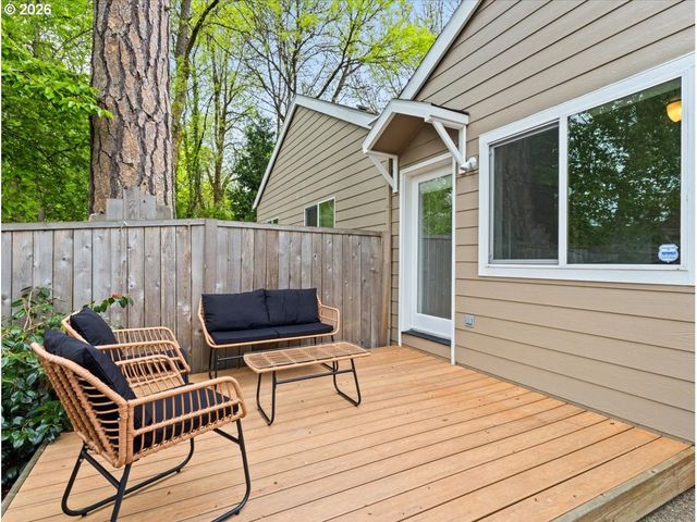 8830 Sw MAPLE Ct, Portland, OR 97223