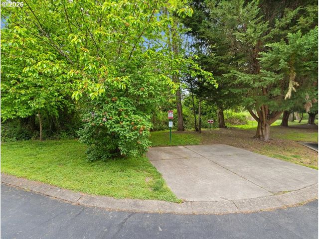 8830 Sw MAPLE Ct, Portland, OR 97223