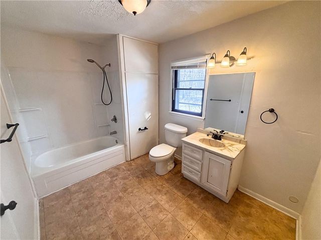 1116 Lake Maurer Road, Excelsior Springs, MO 64024