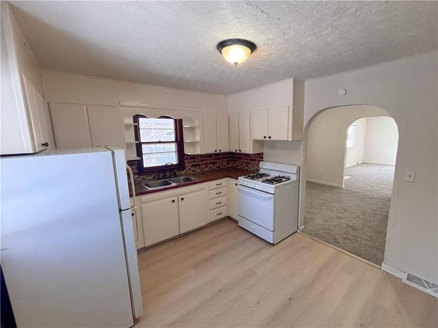 1116 Lake Maurer Road, Excelsior Springs, MO 64024