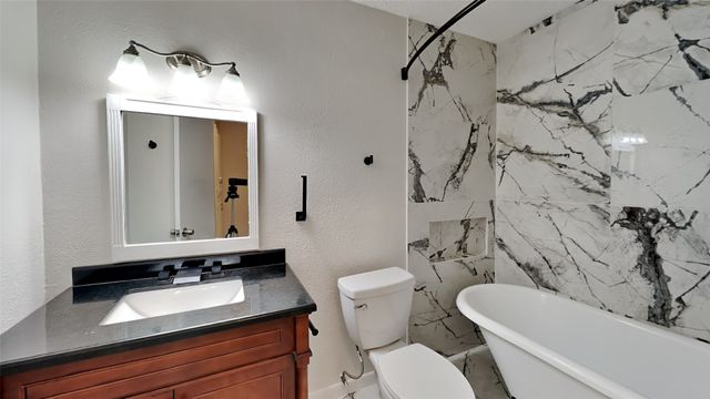 108 Meadowcrest Drive, Desoto, TX 75115