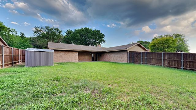 108 Meadowcrest Drive, Desoto, TX 75115