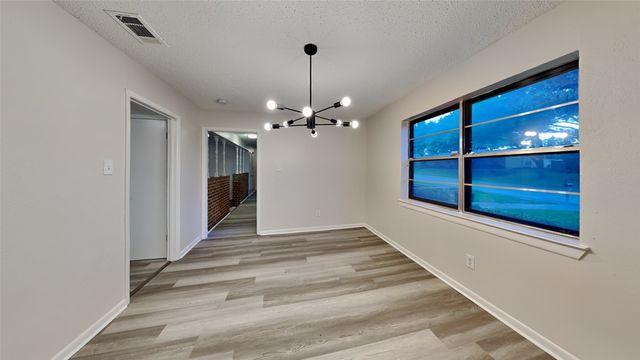 108 Meadowcrest Drive, Desoto, TX 75115