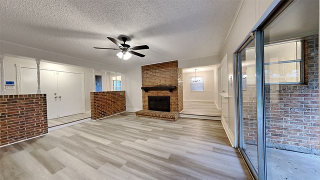 108 Meadowcrest Drive, Desoto, TX 75115