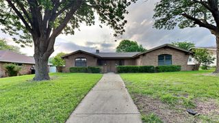 108 Meadowcrest Drive, Desoto, TX 75115