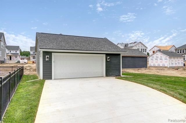 750 Schalm Dr, Clawson, MI 48017
