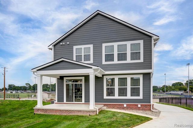 750 Schalm Dr, Clawson, MI 48017