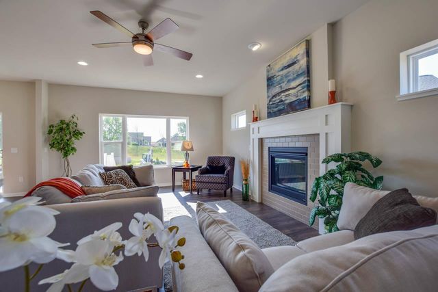 6595 Redpoll Circle, Middleton, WI 53562