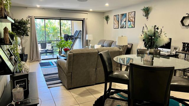 140 S Cypress Road 123, Pompano Beach, FL 33060