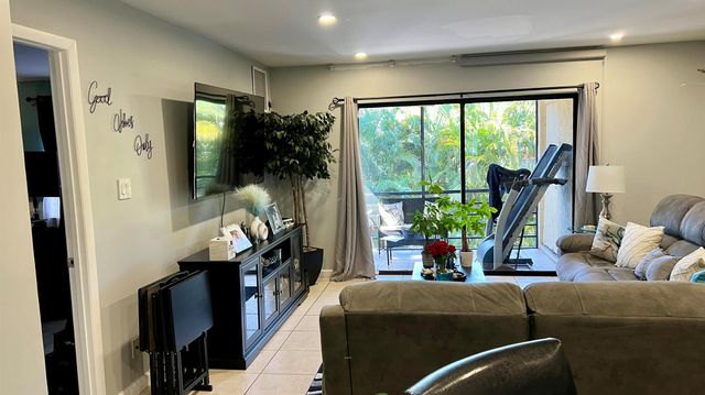 140 S Cypress Road 123, Pompano Beach, FL 33060