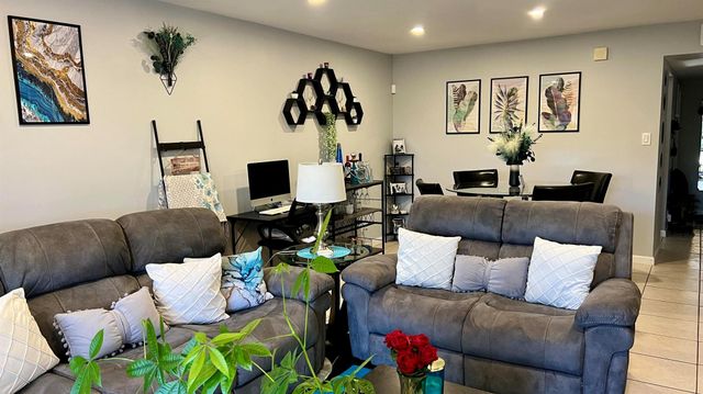 140 S Cypress Road 123, Pompano Beach, FL 33060