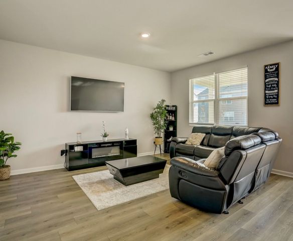 5640 Hickory Woods Dr, Antioch, TN 37013