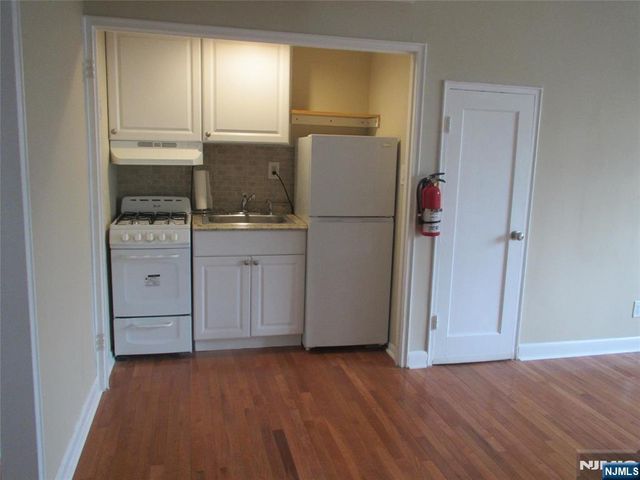 126 Hastings Avenue A, Rutherford, NJ 07070