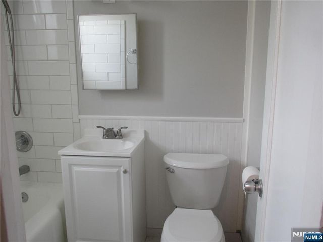 126 Hastings Avenue A, Rutherford, NJ 07070