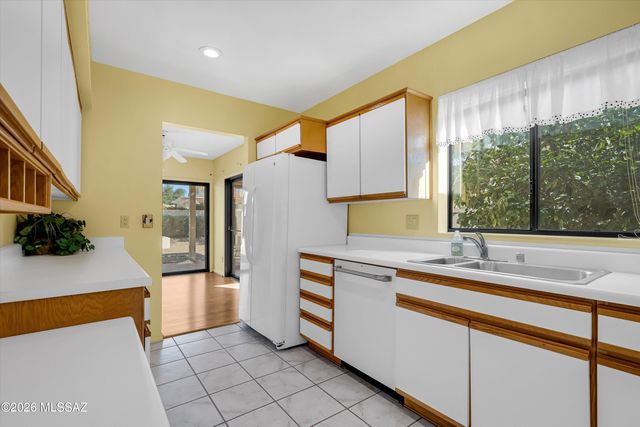 64510 E Canyon Shadows Lane, Tucson, AZ 85739