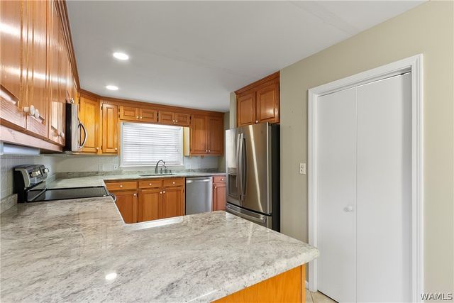 17385 Spencers Cove, Northport, AL 35475